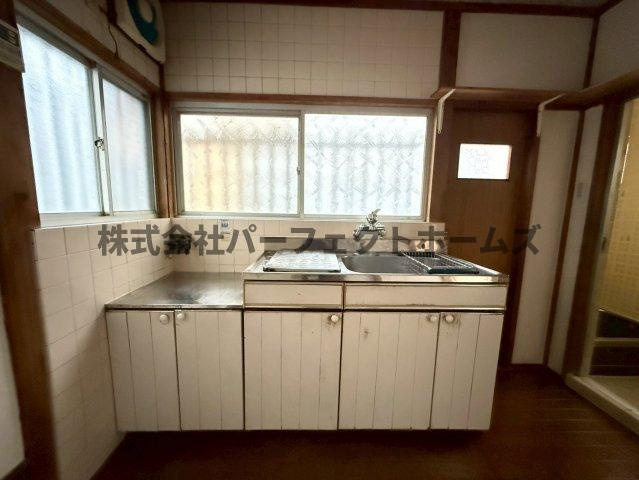 村野東町戸建　賃貸のキッチン|コンパクトなキッチンで掃除もラクラク