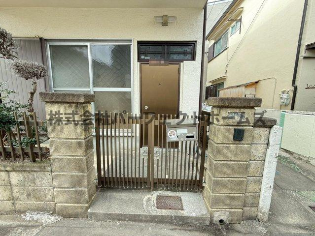 村野東町戸建　賃貸のエントランス|ゆとりのあるエントランスです