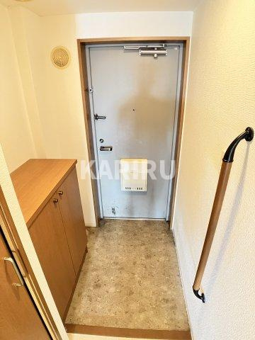 カサグランデ鶴見緑地の玄関