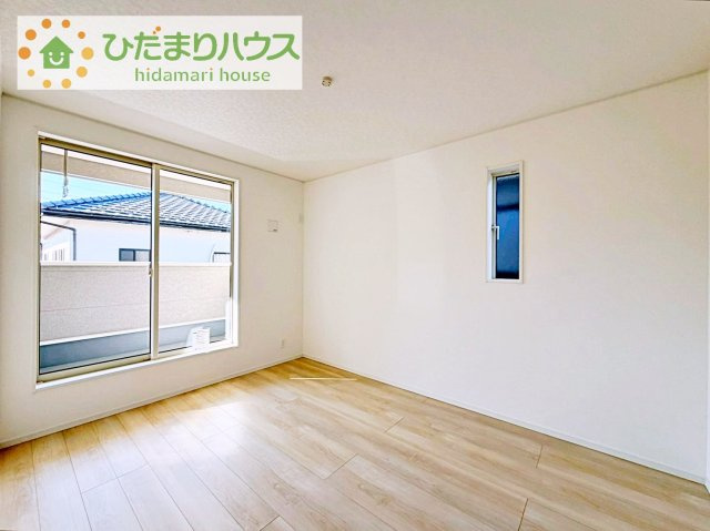 【洋室】 | 龍ケ崎市城ノ内第9　新築戸建　3号棟 | お掃除しやすく、清潔感を保てるのでダニも発生しにくいフローリング♪