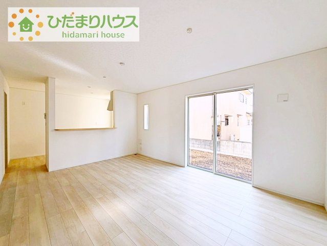 【居間・リビング】 | 龍ケ崎市城ノ内第9　新築戸建　3号棟 | お子様が元気に遊べる広々としたリビングです！