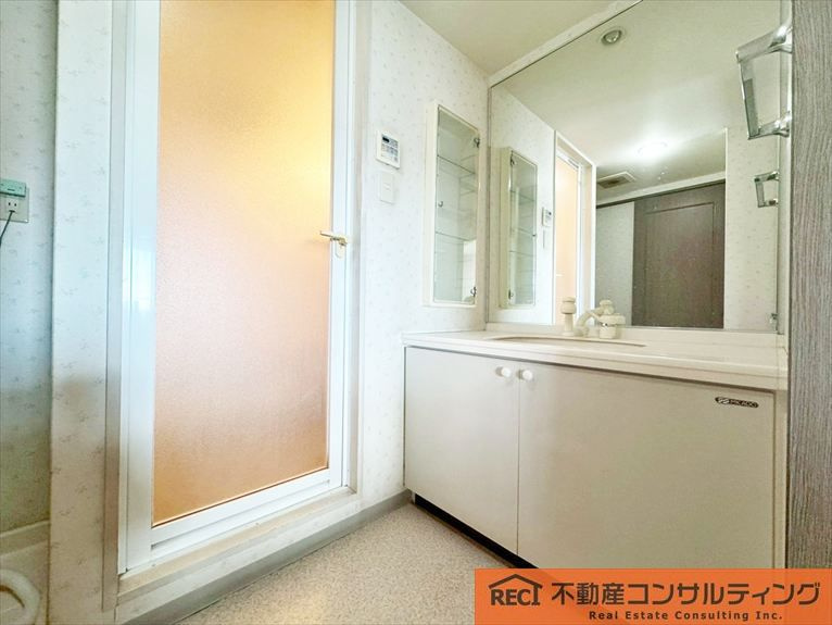 コート甲子園南3番館の独立洗面台