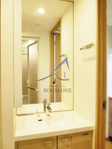 ルーブル高島平の洗面所|独立洗面台です。