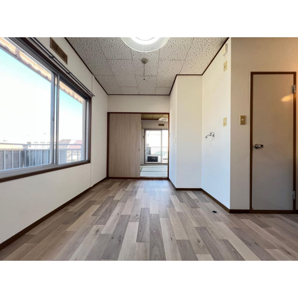 パナハイツ青谷の居間・リビング|ゆったりとした居間です