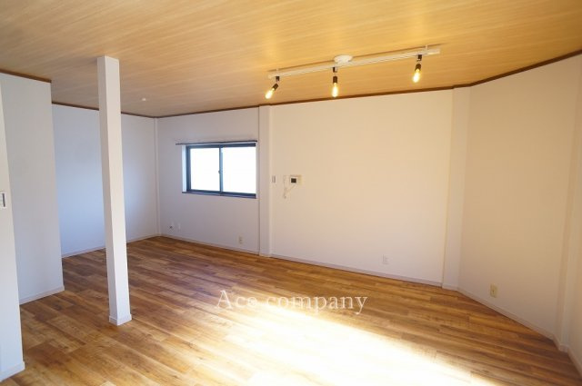 【居間・リビング】 | 東大阪市若江西新町3丁目 | 【LDK：約17帖】