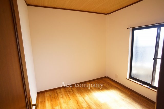 【内装】 | 東大阪市若江西新町3丁目 | 【3階：洋室4.5帖】バルコニーに面したお部屋です☆