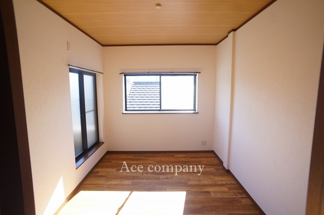 【子供部屋】 | 東大阪市若江西新町3丁目 | 【3階：南側洋室6帖】バルコニーに面したお部屋です☆