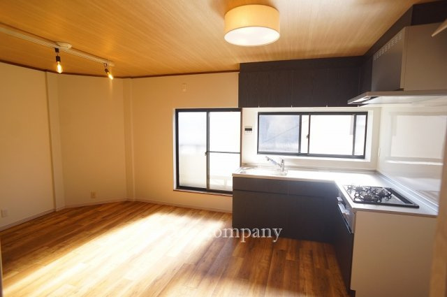 【居間・リビング】 | 東大阪市若江西新町3丁目 | 【LDK：約17帖】