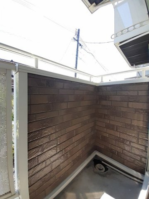 【バルコニー】 | メゾン・ド・ソレイユＡ | 外からの目が気にならないバルコニーで洗濯物が干せます