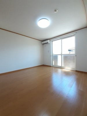 【居間・リビング】 | メゾン・ド・ソレイユＡ | 明るい色調の室内です