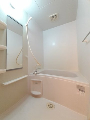 【浴室】 | メゾン・ド・ソレイユＡ | コンパクトで使いやすいお風呂です