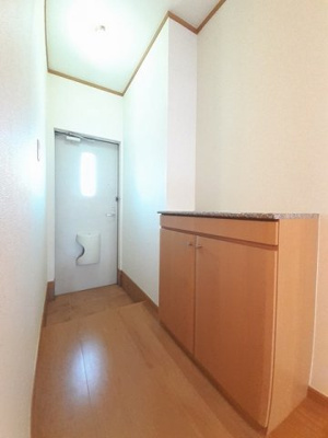 【玄関】 | メゾン・ド・ソレイユＡ | 収納もある玄関です