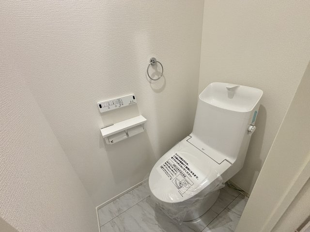 MELDIA緑区黒沢台11905②｜名古屋市の戸建ならホームアップのトイレ|2か所にトイレを完備。混み合う朝や来客時も安心の設計！