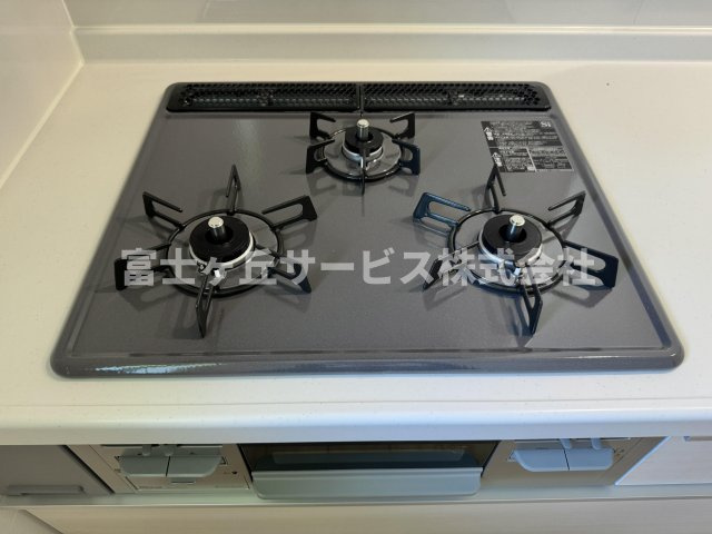 【その他】 | 島田市中河 新築一戸建て A号棟 | 3口コンロがあります