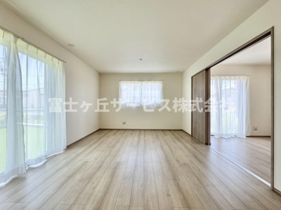 【居間・リビング】 | 島田市中河 新築一戸建て A号棟 | リビングです