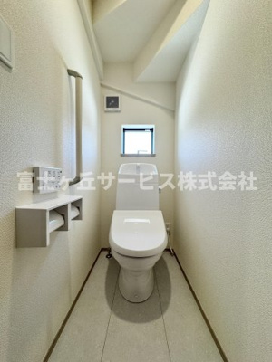 【トイレ】 | 島田市中河 新築一戸建て A号棟 | 1Fトイレです
2Fにも同タイプのトイレがあります