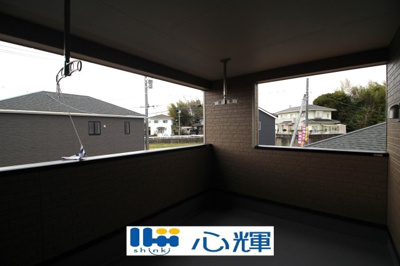 【バルコニー】 | クレイドルガーデン宇部市床波 第3（1号棟） | 日当たりのよい住宅エリアですので、多くの陽光が降り注ぎ、室内には陽だまりを生み出してくれます。