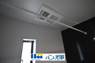 【設備】 | クレイドルガーデン宇部市床波 第3（1号棟） | 浴室換気・乾燥・暖房機（本体）。冬場の予備暖房、夜間や梅雨時の衣類乾燥、カビ対策などに活躍します。
