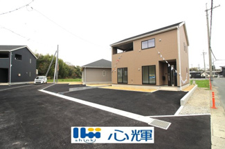 【前面道路含む現地写真】 | クレイドルガーデン宇部市床波 第3（1号棟） | 整備された道路に面する現地は、コミュニティー以外の方々の出入りも少なく、お車の出し入れも楽々です。
