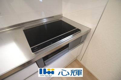【キッチン】 | クレイドルガーデン宇部市床波 第3（1号棟） | ＩＨクッキングヒーターは火を使わないので安心です。お掃除の手間もかかりません。