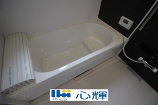 【浴室】 | クレイドルガーデン宇部市床波 第3（1号棟） | 疲れを癒す場所にふさわしい快適で清潔な空間で、心も体もオフになるリラックスタイムをお楽しみ下さい。