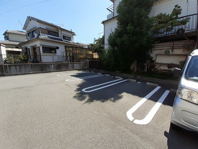 カルム　ドミールの駐車場|駐車場があるので、車を買う予定の方も安心です