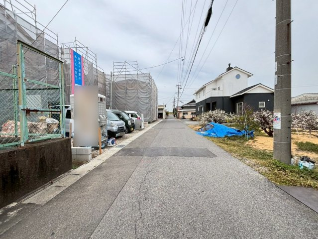 クワイエ　大垣市平町第２　全4区画分譲の前面道路含む現地写真|「現地（2026年1月13日）撮影」　　
■前面道路　
■ヤマダ不動産　株式会社リライフ