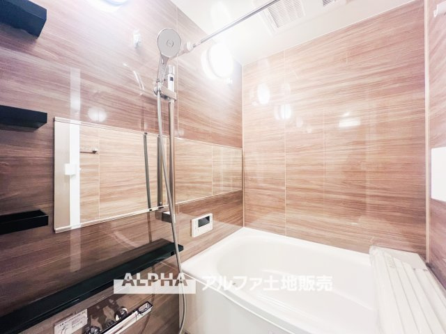 リーベスト立川の浴室|【Bathroom】
◆風呂◆カビが付きにくく軽くこすれば簡単に落ちるお掃除ラクラク仕様です。