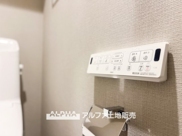 リーベスト立川のトイレ|【Warm water flush toilet】
◆温水洗浄便座付きトイレ◆お掃除も楽々。快適に過ごすためには今や欠かせない設備の一つです。壁掛けリモコンで使いやすくいつでも清潔に保てます。