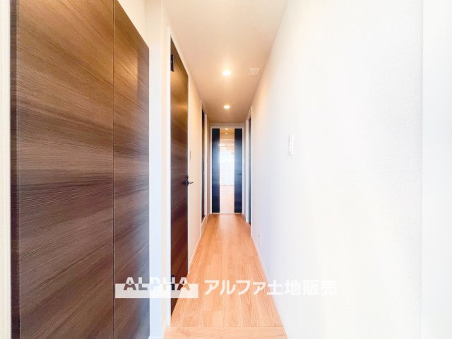 リーベスト立川の玄関|【Entrance】
◆玄関◆出勤。いってきますの声が楽しげに聞こえてくる。ドアーの音も心地よく爽やかな朝の時間が流れます。