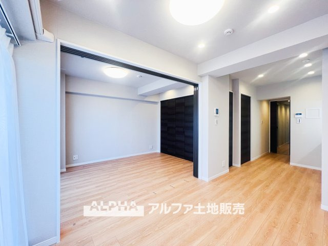 リーベスト立川の居間・リビング|【light a living】
◆明るいリビング◆にペイントして君との時間を有意義に過ごしたい。ここでの暮らしは僕たちにとって大切な宝物になる。