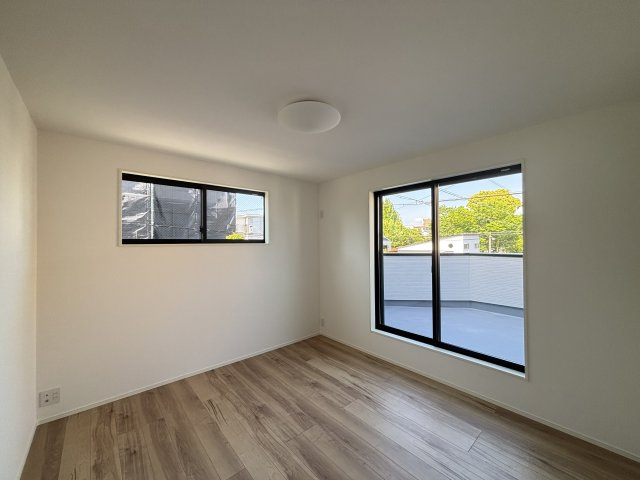 MELDIA緑区黒沢台11905②｜名古屋市の戸建ならホームアップの洋室|全室にクローゼットを完備。お洋服や荷物を隠して収納できるので、お部屋をいつも広々スッキリと保てます。