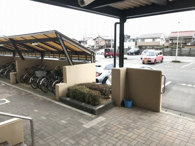 ナビタウン各務原マンション二番館のエントランス