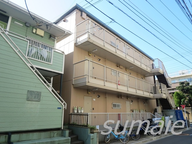 エステートピアＭⅠの外観|おしゃれな外観の３階建てです