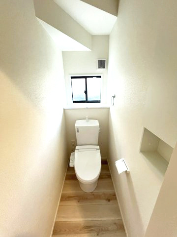 【内装】 | 福岡市南区西長住2丁目2期　1号棟（全5棟）【仲介手数料無料・0円】 | 施工例。1階のトイレです。施工例は完成時と異なる場合があります。