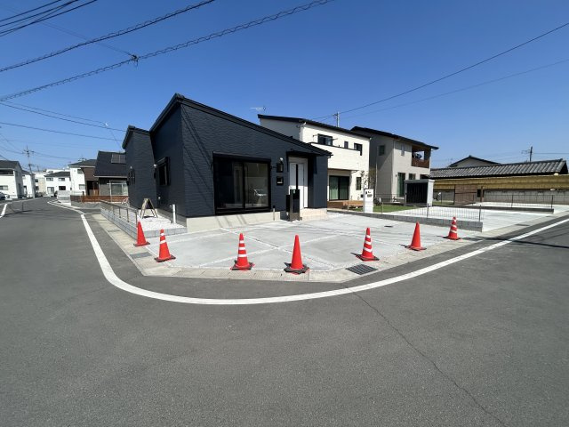 新築　前橋市下細井町　全2区画　2号棟の前面道路含む現地写真|現地写真　北側接道幅員約6ｍ　西側接道幅員約6ｍ　南側接道幅員約6ｍ