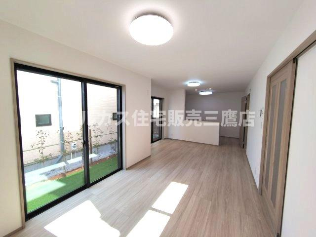 調布市深大寺元町４丁目 京王線 調布駅 新築戸建の居間・リビング