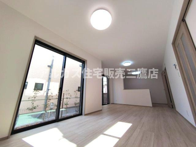 調布市深大寺元町４丁目 京王線 調布駅 新築戸建の居間・リビング