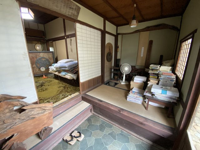 丹波市市島町中竹田の中古一戸建の玄関
