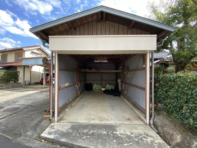 丹波市市島町中竹田の中古一戸建の駐車場|車庫