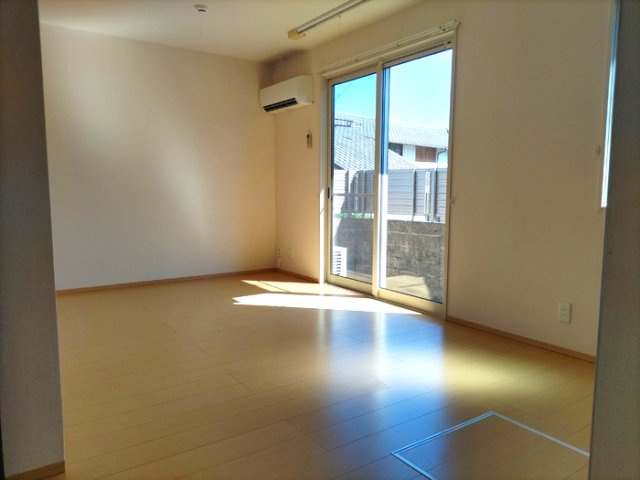 熊本市北区山室３丁目のアパートの居間・リビング