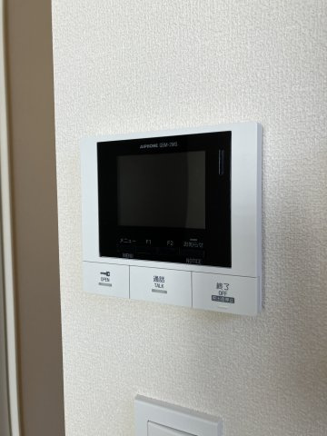 【セキュリティ】 | THE TOGOSHIGINZA RESIDENCE | ※同物件の別部屋参考写真です　オートロック、TVインターホン完備