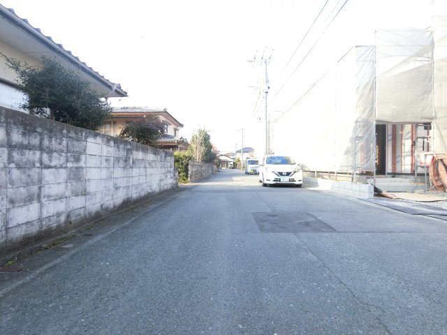 佐賀市南佐賀1丁目1期2号棟の前面道路含む現地写真|前面道路含む現地写真です