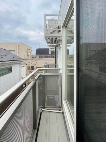 杉並区成田西１丁目のアパートのバルコニー