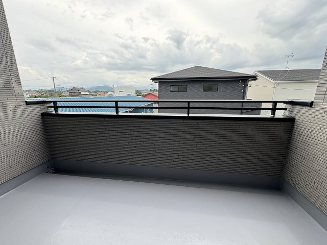 【バルコニー】 | 福岡市南区西長住2丁目2期　2号棟（全5棟）【仲介手数料無料・0円】 | 施工例。施工例は完成時と異なる場合があります。
