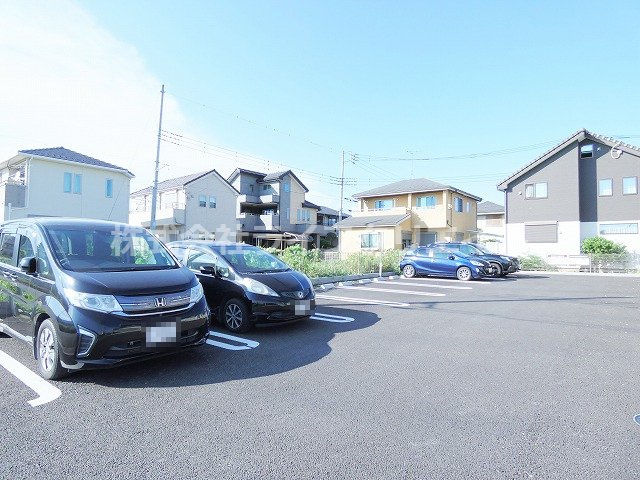 ハイマートの駐車場