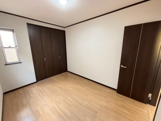 【洋室】 | 草部　中古一戸建 | セブンイレブン堺草部店まで徒歩７分！キリン堂萬崎菱木店まで徒歩１１分！アリオ鳳まで徒歩２５分！お買い物に便利な立地ですね♪