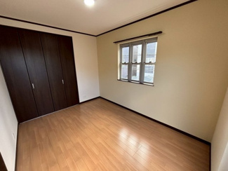 【洋室】 | 草部　中古一戸建 | 万崎公園まで徒歩１１分！気軽な近さでお散歩コースやジョギングコースにもいいですね♪気分もリフレッシュされますよ♪