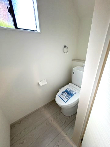 【内装】 | 福岡市南区西長住2丁目2期　4号棟（全5棟）【仲介手数料無料・0円】 | 施工例。1階のトイレです。施工例は完成時と異なる場合があります。