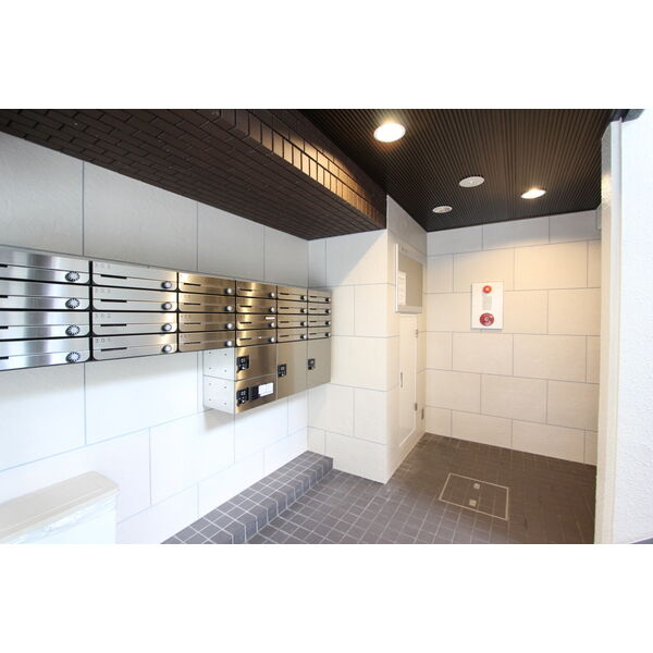 同心サワダハイツのエントランス